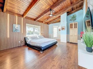 Luxury Maderia Beach waterfront home with pool-spa - 7