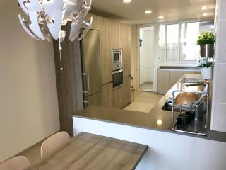 Fantastic 4 bedroom apartment with ocean views! - 7