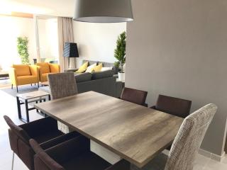 Fantastic 4 bedroom apartment with ocean views! - 5