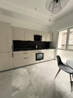 Le Vieux Bourg Apartment 5, Spacious 1 bed Apartment, Bourg Centre - 2