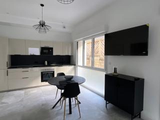 Le Vieux Bourg Apartment 5, Spacious 1 bed Apartment, Bourg Centre - 6
