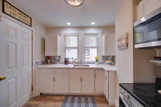 Pet-Friendly Highland Square Home with Workspace - 1