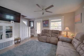 Yard, Fire Pit and Trails! Pet-Friendly Akron Home - 8