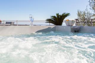 Rahal Luxury - Private Heated Jacuzzi & Infinity Pool - 1