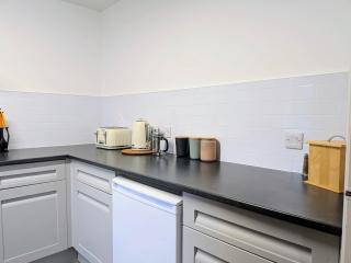 Fewster Apartment with Free Parking - 7