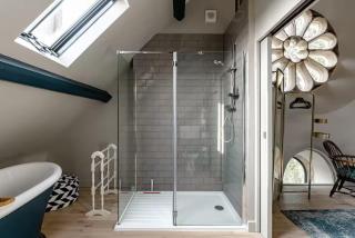 Loft apartment in converted Cotswold church - 4