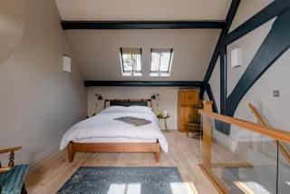 Loft apartment in converted Cotswold church - 3