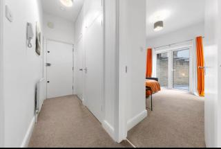 Bright N1 Family Home - 8