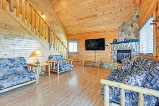 Resort Cabin with Lake Access in Central Warrens! - 0