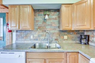 Resort Cabin with Lake Access in Central Warrens! - 3