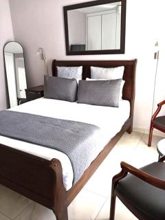 Durban Oceanic 82B - 6