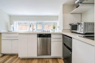 Top 5% Tiny Home by River/Lake in Old Town NOTL - 2