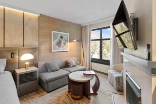 Hillside #508 - Cozy Studio w King Bed Fireplace & Kitchenette - 0