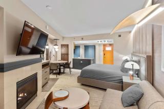 Hillside #508 - Cozy Studio w King Bed Fireplace & Kitchenette - 3