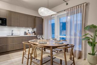 Arctic Lux Suite With Sea & Mountain View - 3