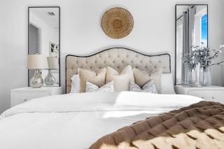 Spacious 8BR Duplex wRooftop & EV Sleeps 16 - 8