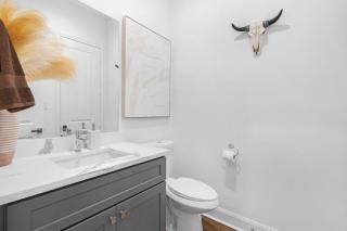 Spacious 8BR Duplex wRooftop & EV Sleeps 16 - 3