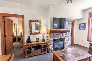 The Village #2408 - Village Center Cozy Getaway w Fireplace - 5