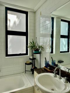 Entire Luxe Apartment Sydney - 5