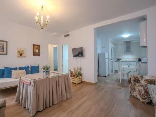 Apartment in Peñaflor with Charming Patio - 4