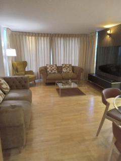 Luxury 2 Bedroom Apartment with Balcony in W9 - 0