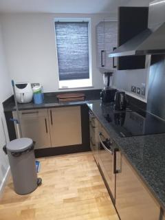 Luxury 2 Bedroom Apartment with Balcony in W9 - 8