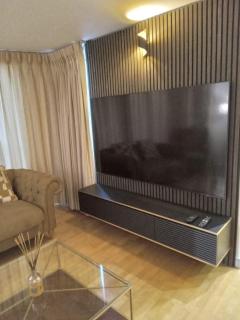 Luxury 2 Bedroom Apartment with Balcony in W9 - 2