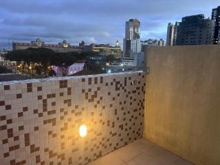 Studio com varanda no coração de Curitiba! - 9