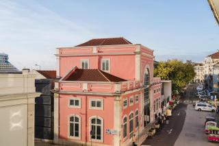 Central Apt Cruise Views, Sleeps 8 & Outdoor Area - 2