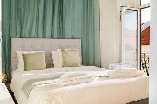 Central Apt Cruise Views, Sleeps 8 & Outdoor Area - 8