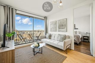 Central, bright and with a view of the mountain range - 9