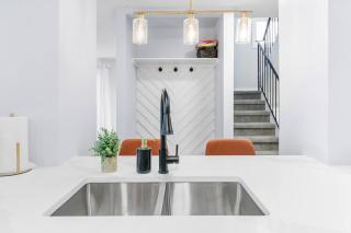 WEM Retreat | 3BR | Mins from the Mall - 5