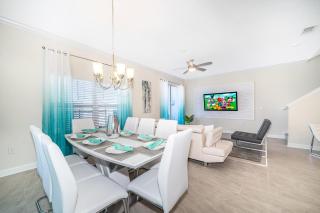 4393MO TOWNHOUSE 5 BEDROOMS & 4 BATHROOMS + POOL - 9