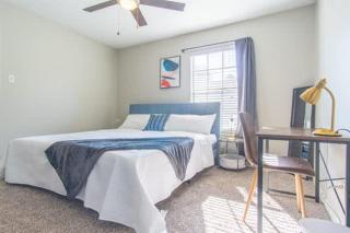 Boulevard Stays Serene 1BR King Suite with Pool Gym & Free Parking 01 - 9