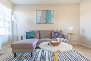 Boulevard Stays Serene 1BR King Suite with Pool Gym & Free Parking 01 - 6