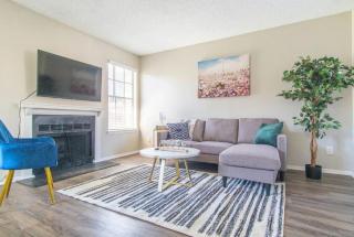 Boulevard Stays Serene 1BR King Suite with Pool Gym & Free Parking 01 - 7