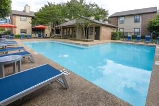 Boulevard Stays Serene 1BR King Suite with Pool Gym & Free Parking 01 - 4