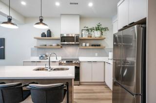 1 Bdrm Luxe Apartment in Niagara - 9