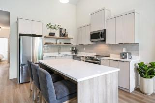 2 Bdrm Brand New Luxe Niagara Apt - up to 6ppl - 9