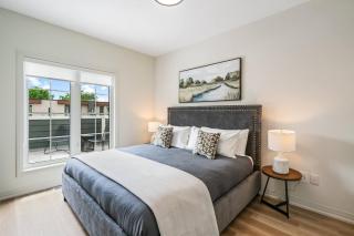 2 Brdm Modern Brand New Niagara Apt up to 6 ppl - 9