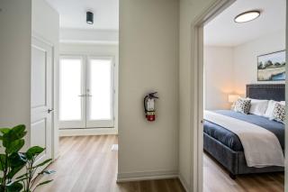 2 Brdm Modern Brand New Niagara Apt up to 6 ppl - 1