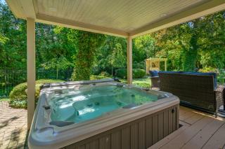 Hot Tub | Mini Putt | Historic Old Town | 2 Guests - 8