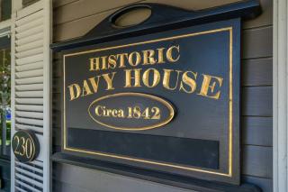 Hot Tub | Heart of Old Town NOTL | 2 Guests - Niagara-on-the-Lake - 8