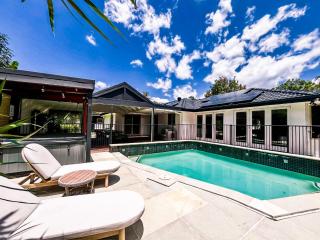 Peaceful tropical retreat with pool, mineral spa & Games room - 8