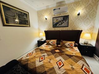 Peaceful Stay with WiFi Smart TV - Lahore - 8