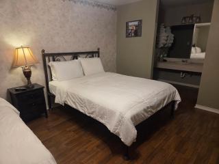 Burnham's Lodging - 8