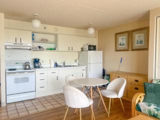 Waikiki Banyan 2111A condo - 8