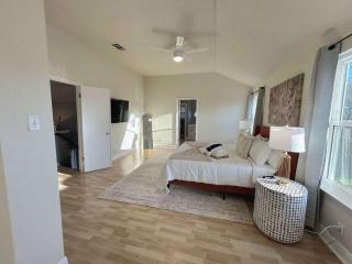 Spacious 4BR North Austin Haven w Private Pool - 1