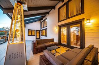 Hilltop Luxury Yosemite Retreat with Spa, Pool, Views - 3