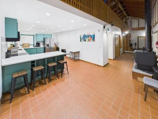 Hilltop Luxury Yosemite Retreat with Spa, Pool, Views - 2